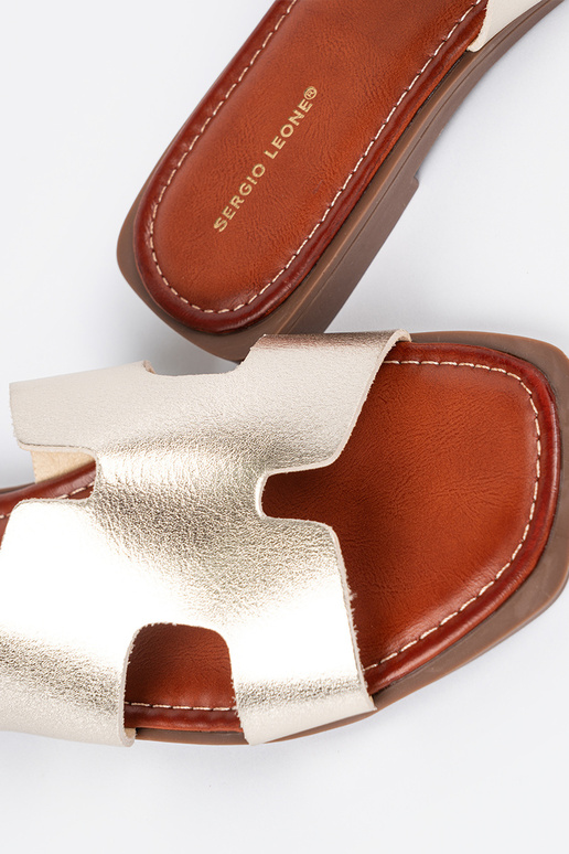 Chaussons dorés clairs à bout carré