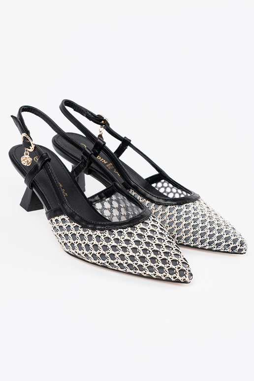 Escarpins ajourés sur un petit talon...