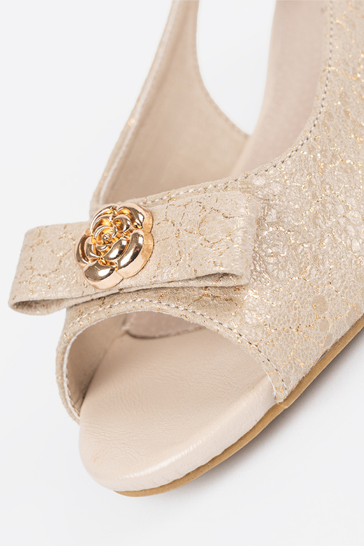 Mocassins à bout ouvert couleur dorée