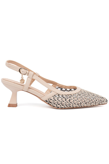Escarpins ajourés sur un...