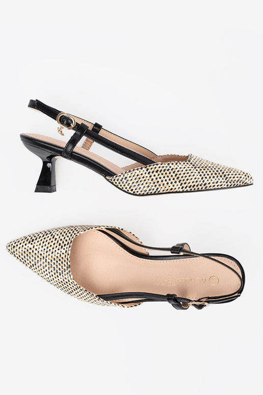 Escarpins tressés sur un petit talon...