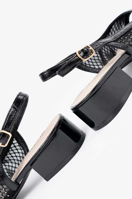 Sandales avec un filet décoratif...