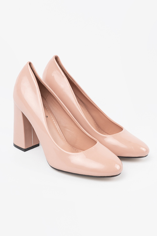 Chaussures à talons hauts en ivoire...