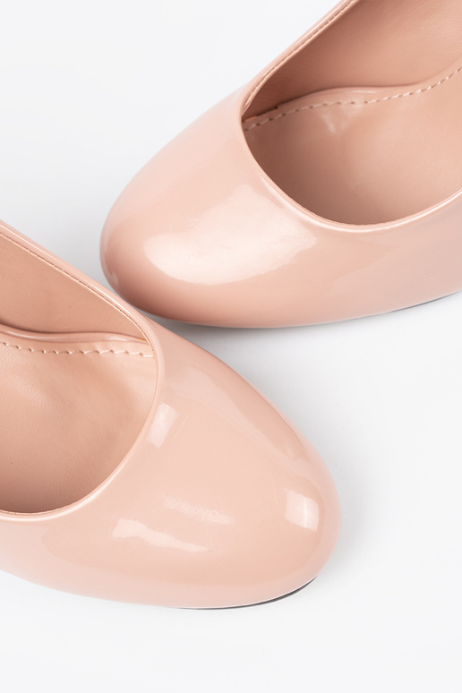 Chaussures à talons hauts en ivoire...