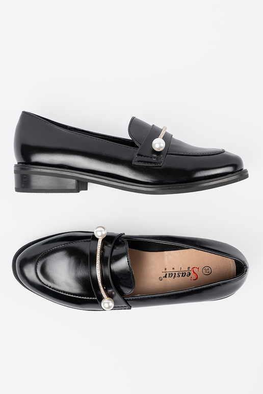 Mocassins vernis noirs avec des perles