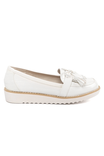 Mocassins laqués blancs...