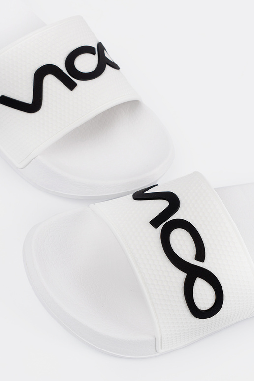 couleur blanche Chaussons avec une note