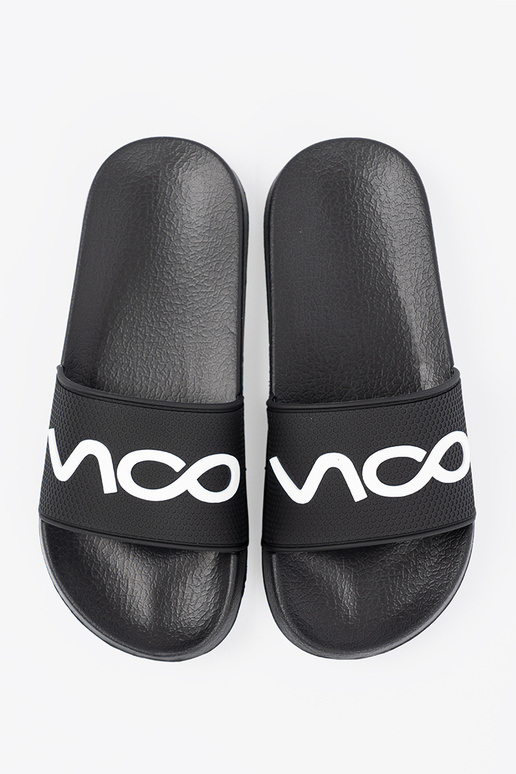 couleur noire Chaussons avec une note