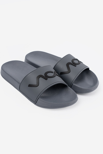 couleur grise Chaussons avec une note