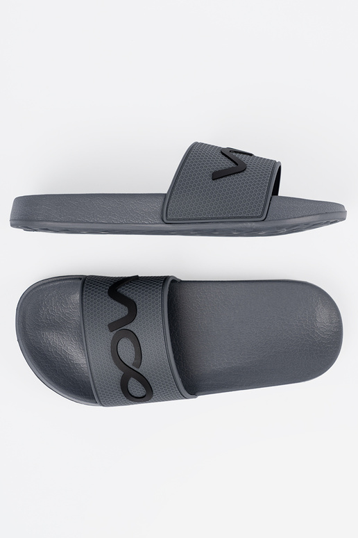 couleur grise Chaussons avec une note