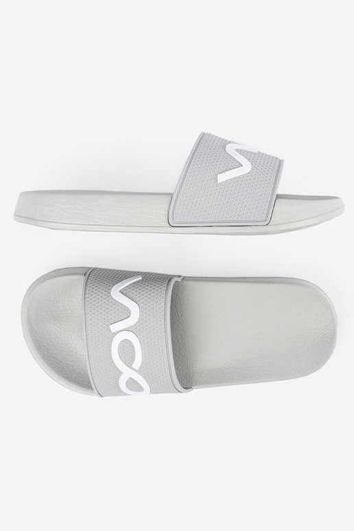 couleur grise Chaussons avec une note