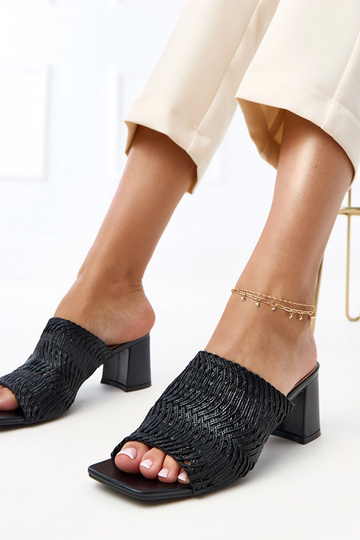 Chaussons noirs à talon avec des lanières tressées Gamboa