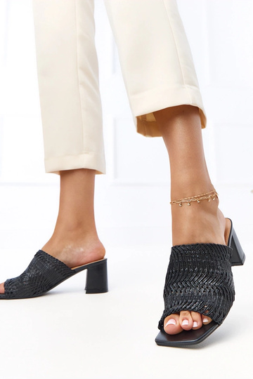 Chaussons noirs à talon... 2