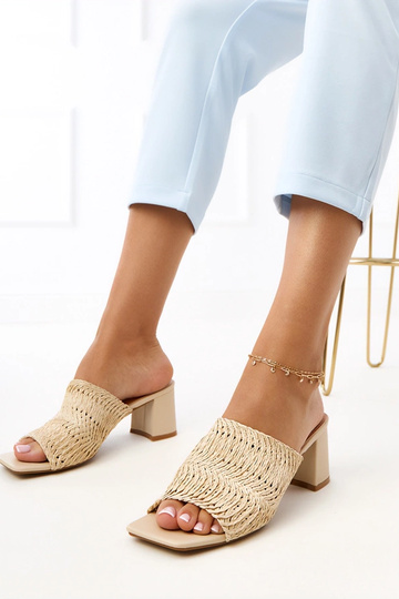 Chaussons couleur sable à talon avec des lanières tressées Gamboa