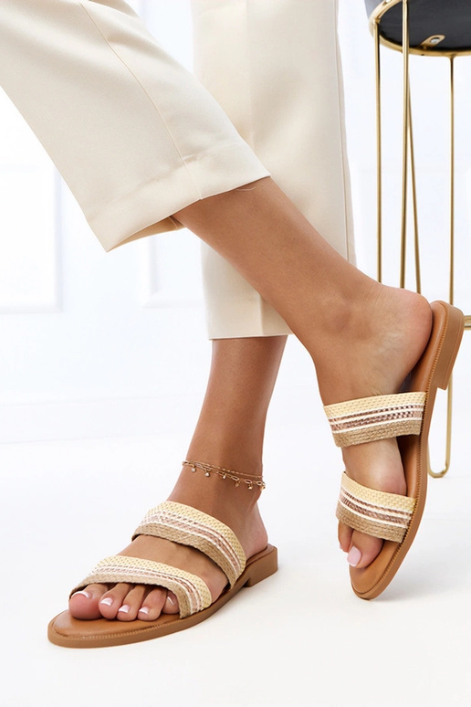 Chaussons couleur sable pour femmes... Chaussons couleur sable pour femmes...