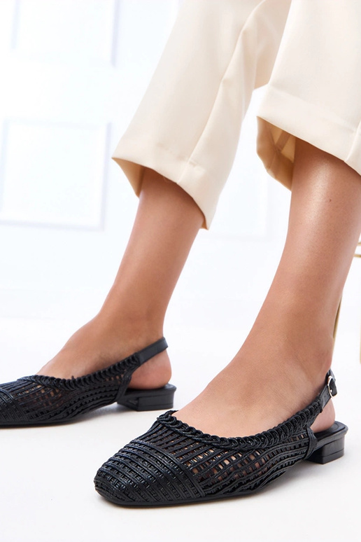 Ballerines noires ajourées à talon... Ballerines noires ajourées à talon...