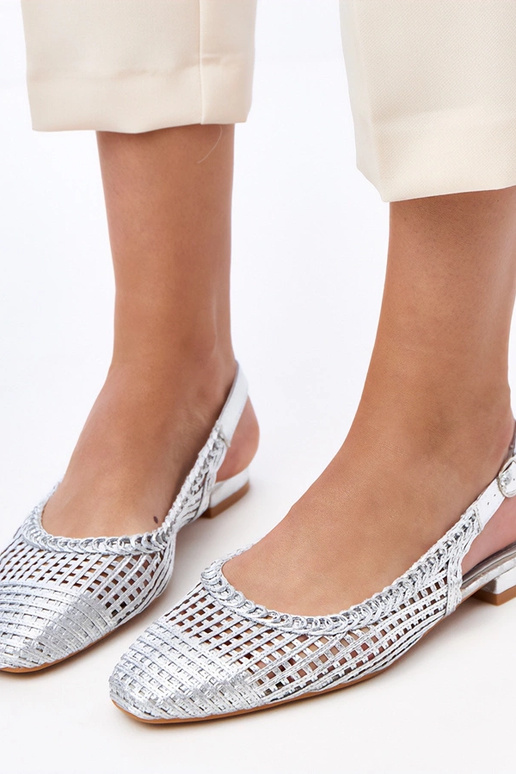 Ballerines argentées ajourées à talon... Ballerines argentées ajourées à talon...