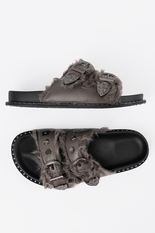 couleur grise Chaussons avec un manteau de fourrure i ćÀiekami