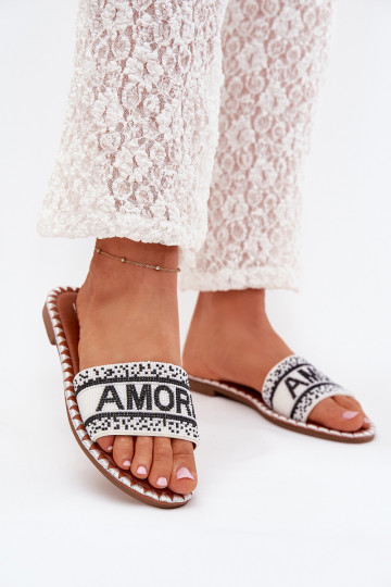 Chaussons pour femmes avec talons larges et décoration Amore couleur blanche Avelina