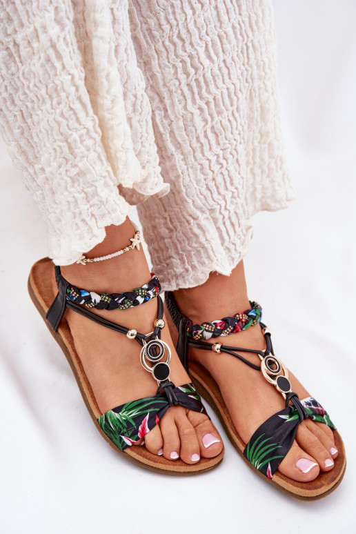 Sandales plates pour femmes Z Plecionymi Bandesem Et la décoration Artiker 56C1318 couleur noire