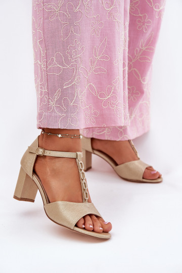 Sandales à talons hauts pour femme avec des talons décorés en cuir écologique couleur dorée Triavera 2