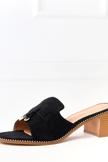 Chaussons noirs à talon... 2