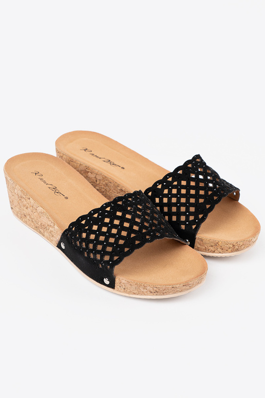 Chaussons sur un coin avec des éléments ajourés i korkoÀą podeszÀą