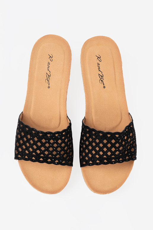 Chaussons sur un coin avec des éléments ajourés i korkoÀą podeszÀą