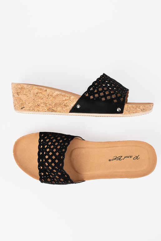 Chaussons sur un coin avec des éléments ajourés i korkoÀą podeszÀą