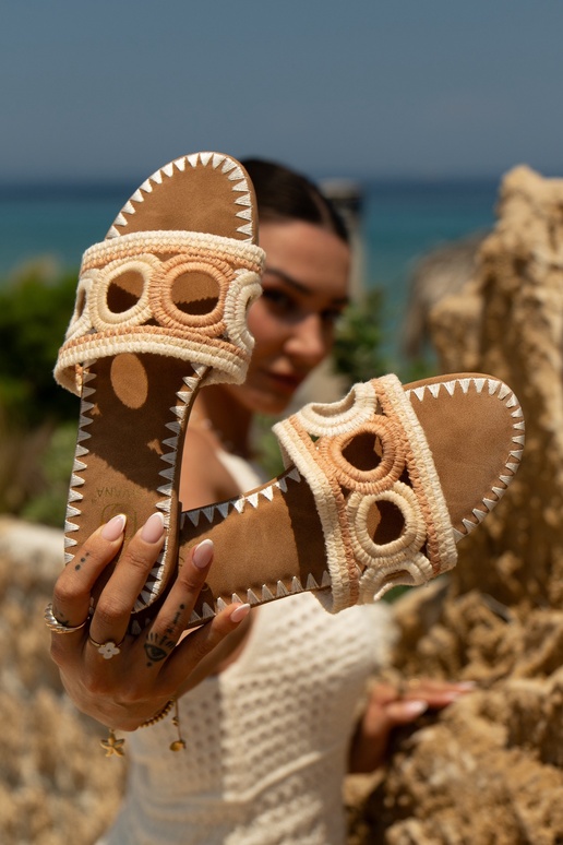 Chaussons en crochet à talons larges... Chaussons en crochet à talons larges...