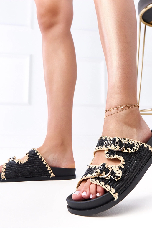 Chaussons tressés noirs avec boucles... Chaussons tressés noirs avec boucles...