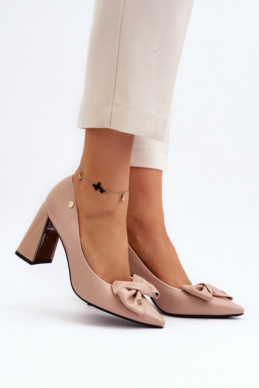 Chaussures avec des talons avec des rubans beige Ariemessa