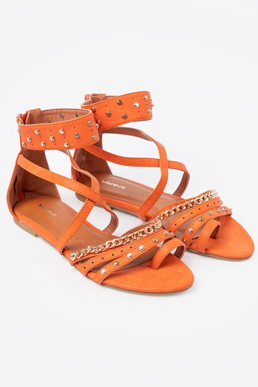 couleur orange des sandales boho avec des rivets couleur orange des sandales boho avec des rivets