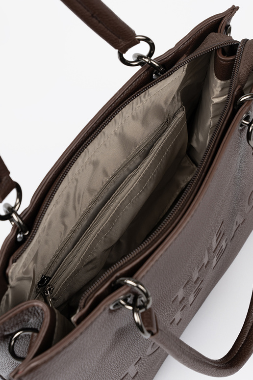 Acheteurka kaÀoÀa z tłoczonym napisem