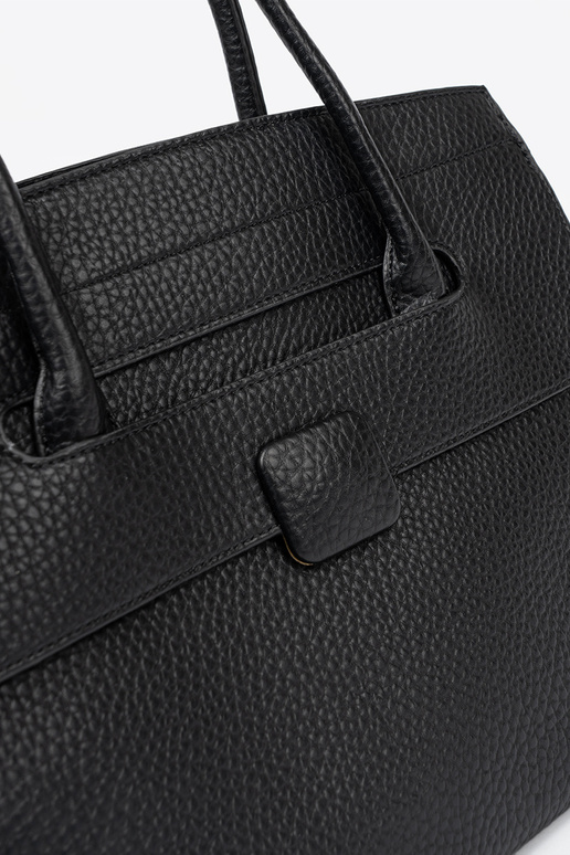Un classique Sac à main noir sur l épaule Un classique Sac à main noir sur l épaule