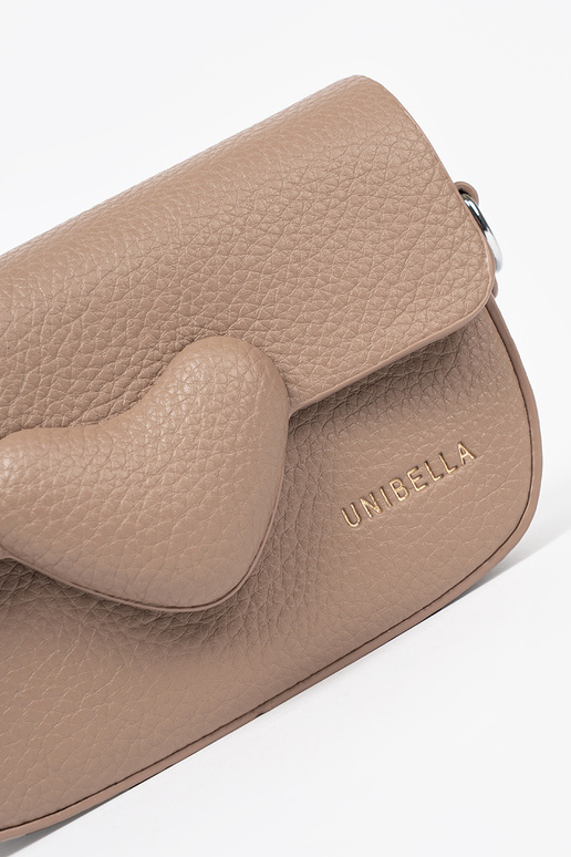 Facteur avec des coeurs beige Facteur avec des coeurs beige