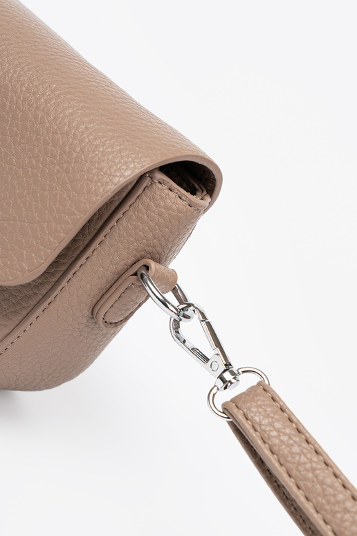 Facteur avec des coeurs beige Facteur avec des coeurs beige