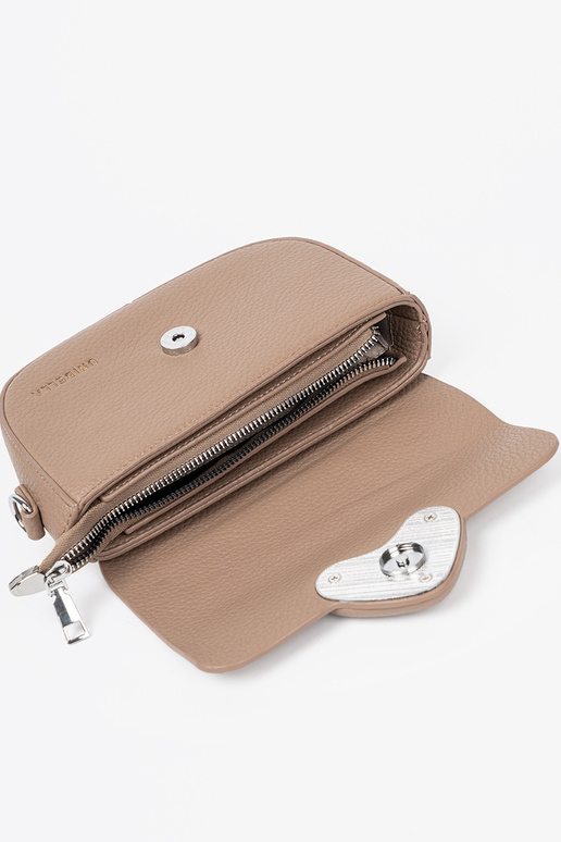 Facteur avec des coeurs beige Facteur avec des coeurs beige
