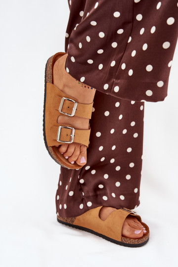 Pantoufles pour femmes avec une plateforme avec boucles marron Livara