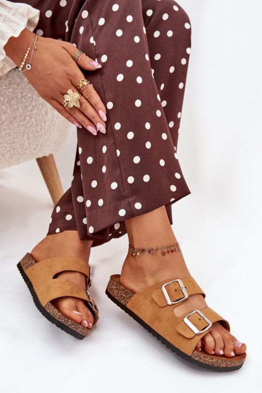 Pantoufles pour femmes avec une plateforme avec boucles marron Livara Pantoufles pour femmes avec une plateforme avec boucles marron Livara