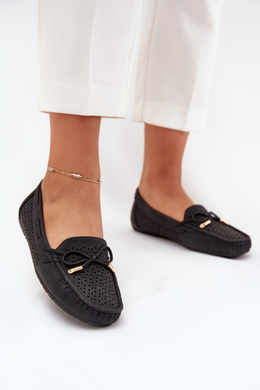 mocassins pour femmes avec des éléments ajourés I DANSiązaniem couleur noire Mirisa mocassins pour femmes avec des éléments ajourés I DANSiązaniem couleur noire Mirisa