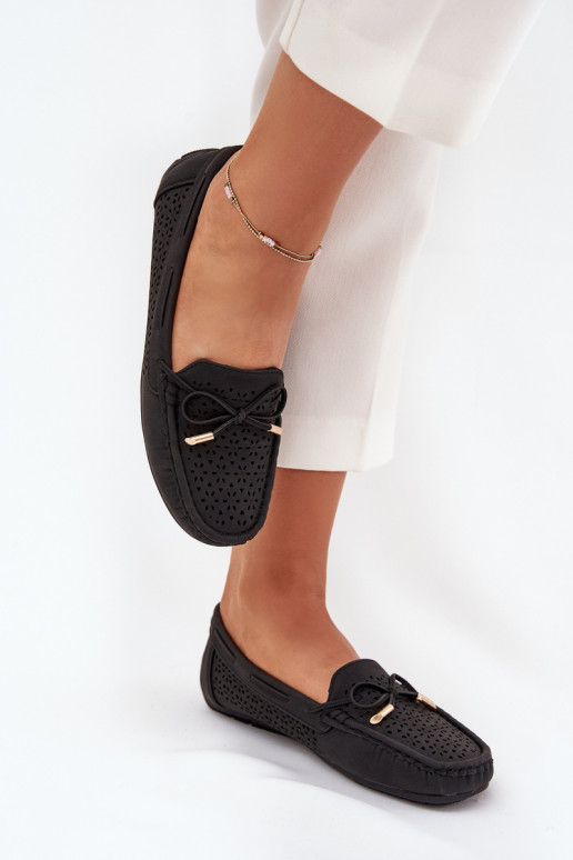 mocassins pour femmes avec des éléments ajourés I DANSiązaniem couleur noire Mirisa mocassins pour femmes avec des éléments ajourés I DANSiązaniem couleur noire Mirisa