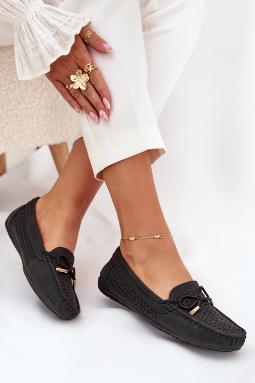 mocassins pour femmes avec des éléments ajourés I DANSiązaniem couleur noire Mirisa mocassins pour femmes avec des éléments ajourés I DANSiązaniem couleur noire Mirisa