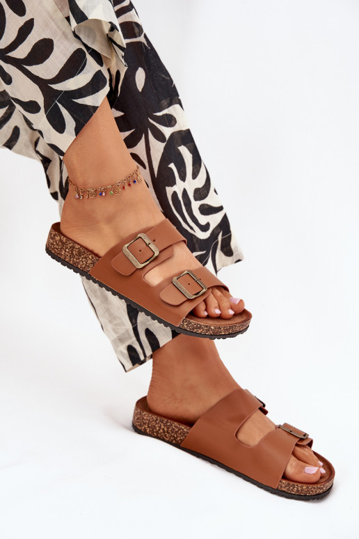 Féminin Chaussons avec une plateforme avec boucles marron Vesina Féminin Chaussons avec une plateforme avec boucles marron Vesina