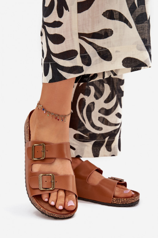 Féminin Chaussons avec une plateforme avec boucles marron Vesina Féminin Chaussons avec une plateforme avec boucles marron Vesina