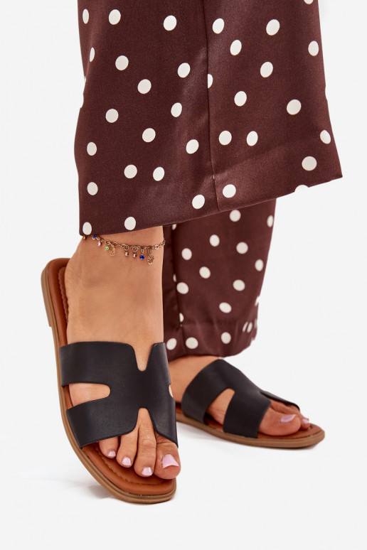 Chaussons Appartement pour femmes Avec découpes couleur noire Salyra Chaussons Appartement pour femmes Avec découpes couleur noire Salyra