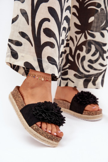 Pantoufles pour femmes avec une plateforme Avec des décorationsi avec des motifs florauxkami couleur noire Tessara 2