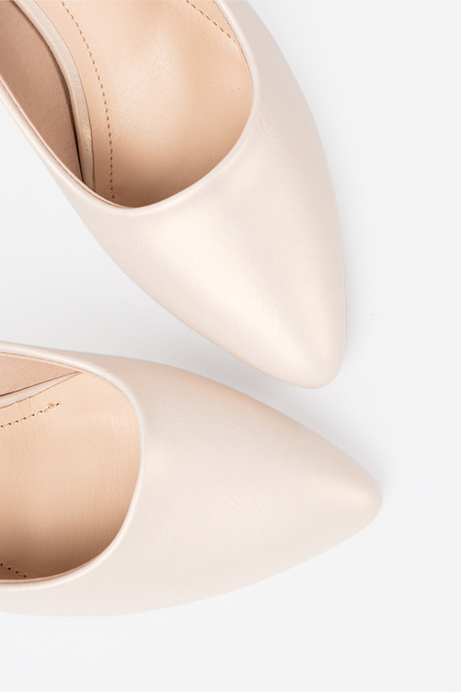 Talons hauts blancs de style élégant avec un talon fin