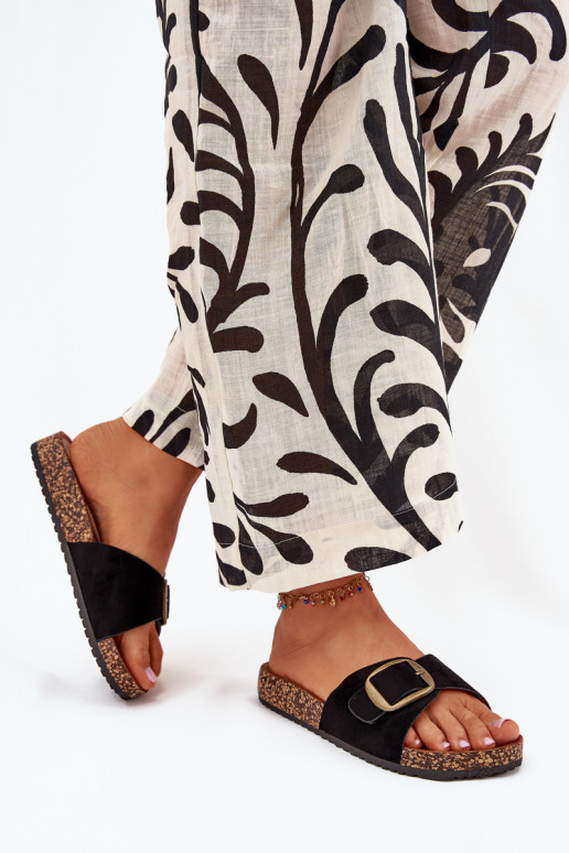 Pantoufles pour femmes avec boucles avec une plateforme couleur noire Zavira Pantoufles pour femmes avec boucles avec une plateforme couleur noire Zavira