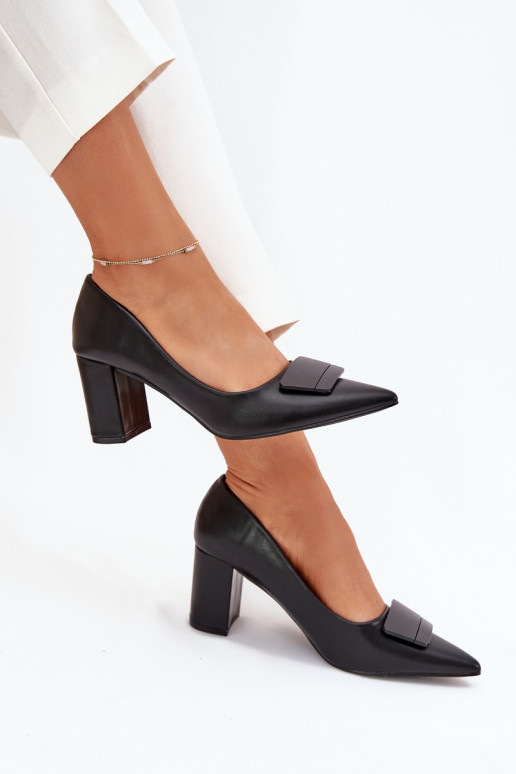 Chaussures avec des talons avec des ornements couleur noire Celira Chaussures avec des talons avec des ornements couleur noire Celira